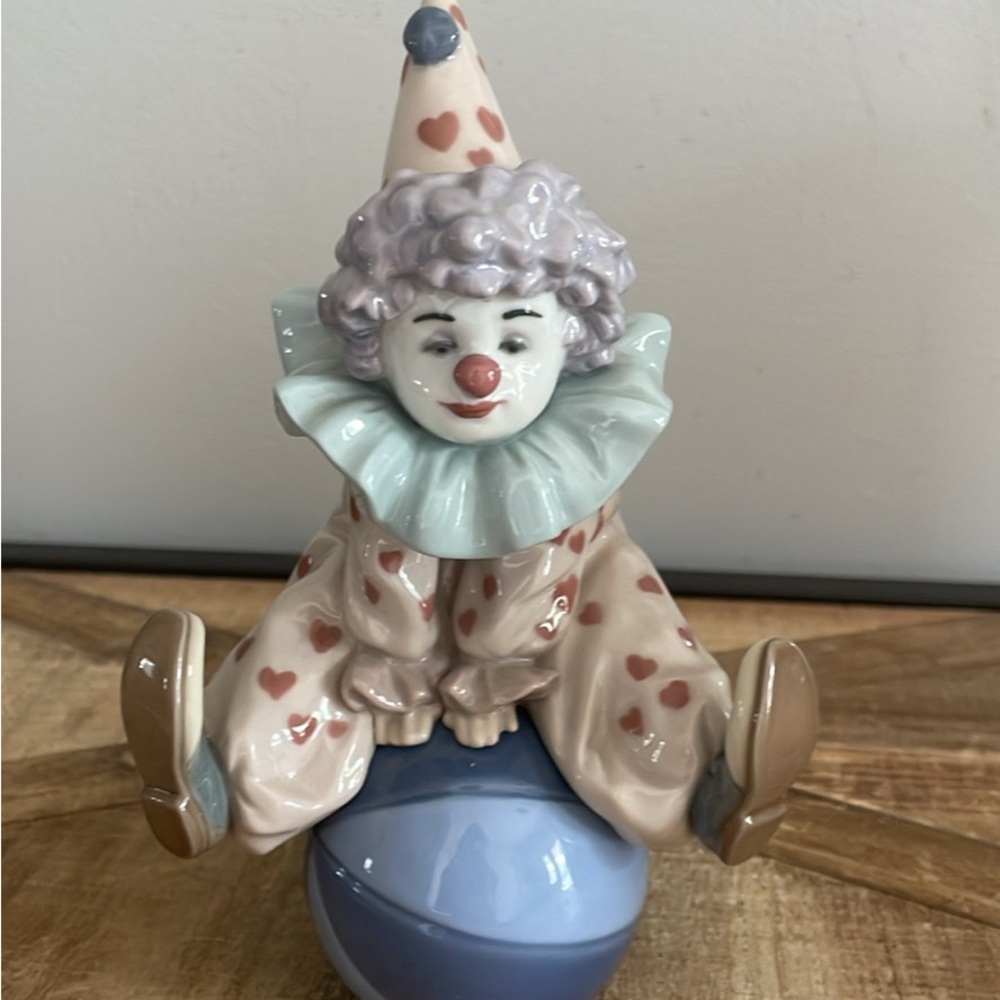 Vintage Lladro clown 5813 having a ball Porcelain Clown Figurine Circus